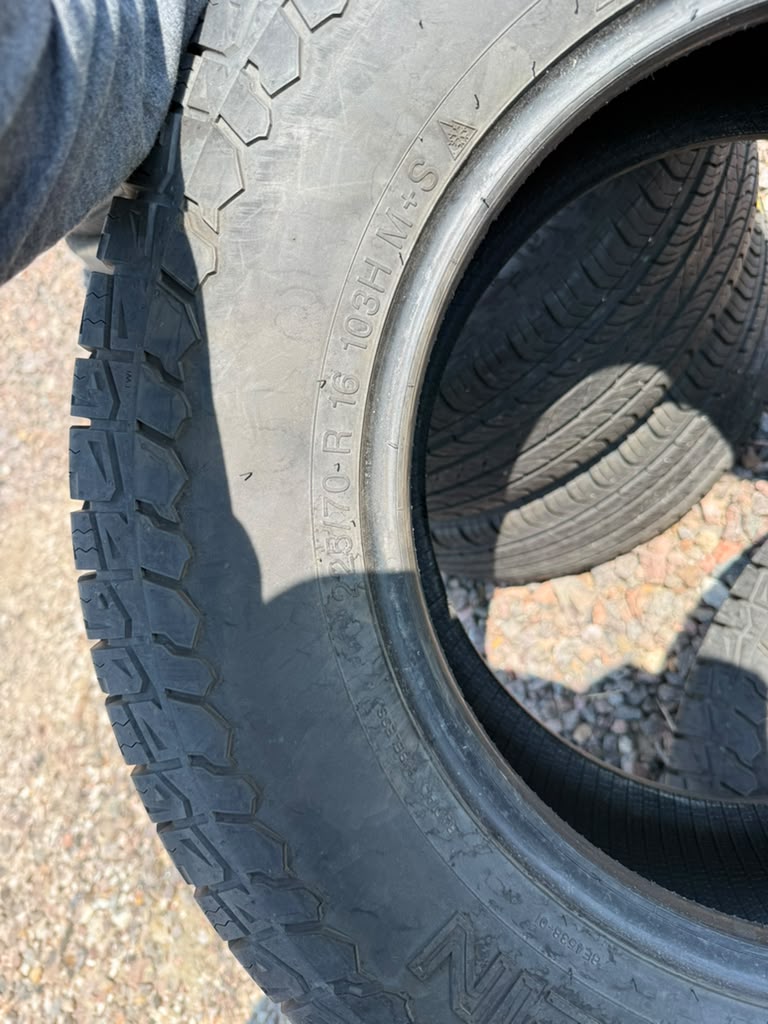 225/70R16 Pair (2 Used Tires) Vredestein Pinza