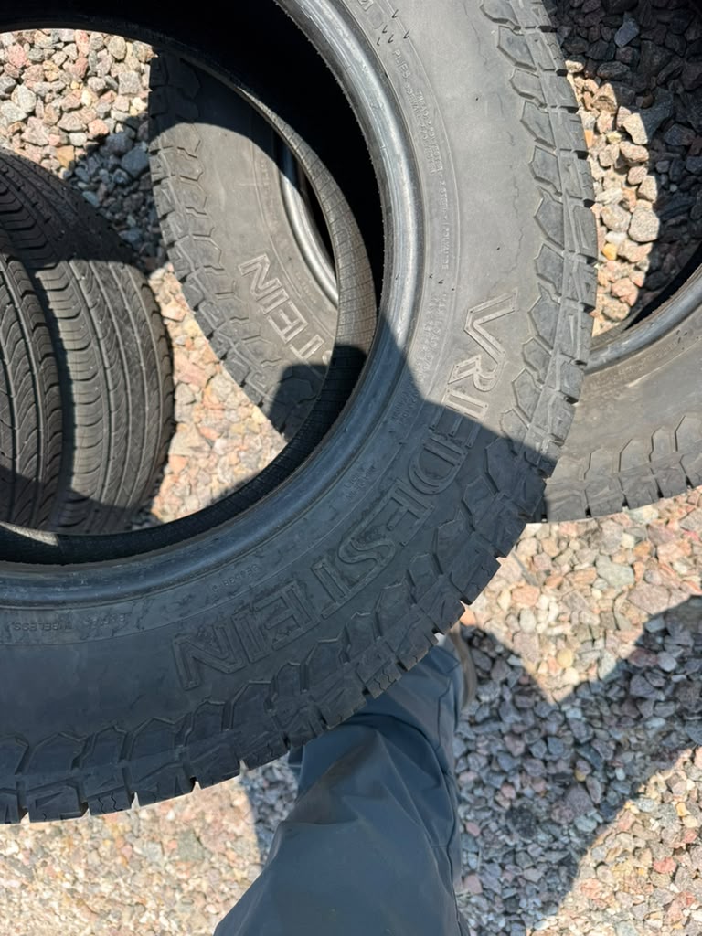 225/70R16 Pair (2 Used Tires) Vredestein Pinza