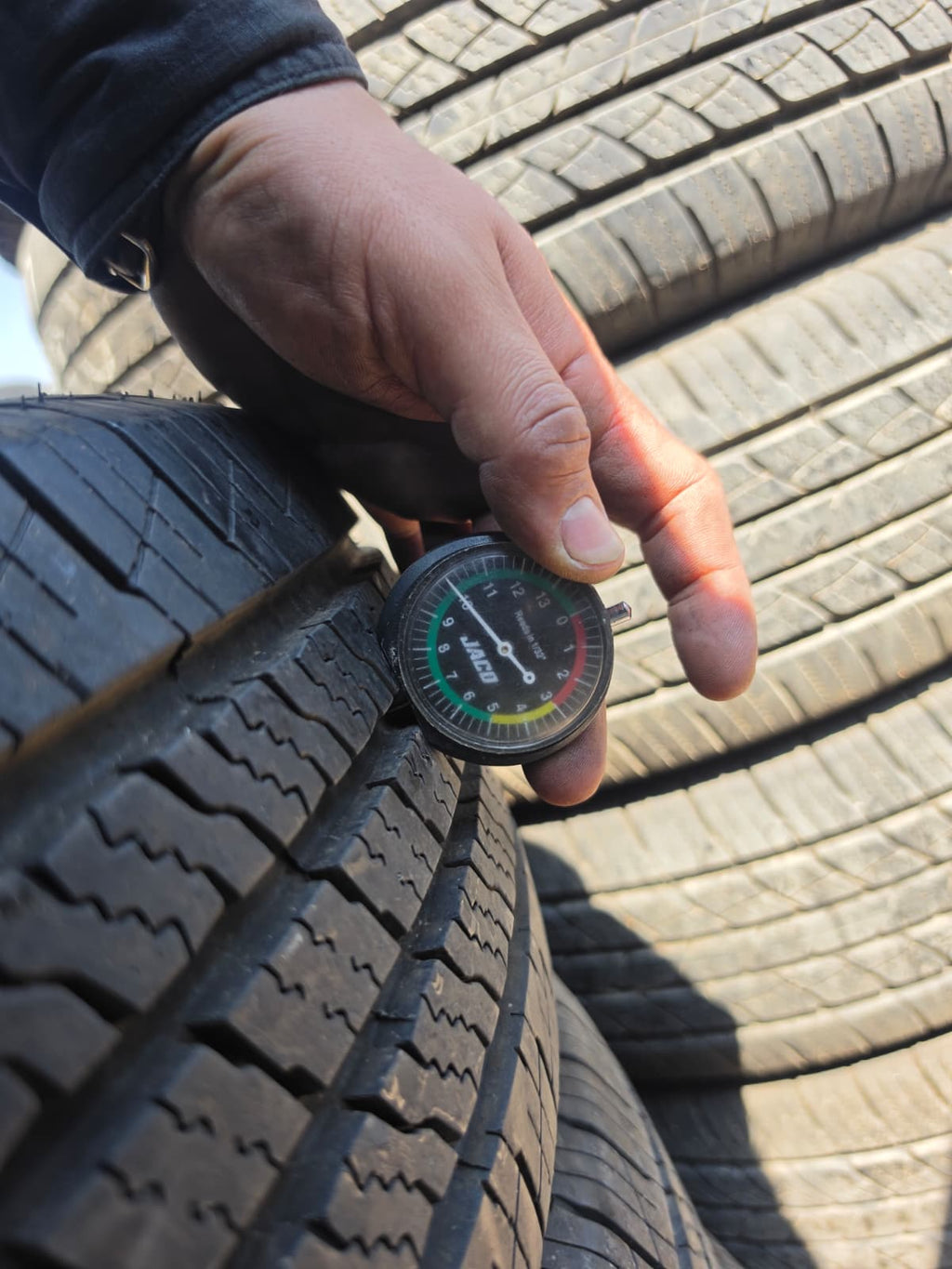225/65R17 Pair (2 Used Tires) Lionhart Lionclaw HT