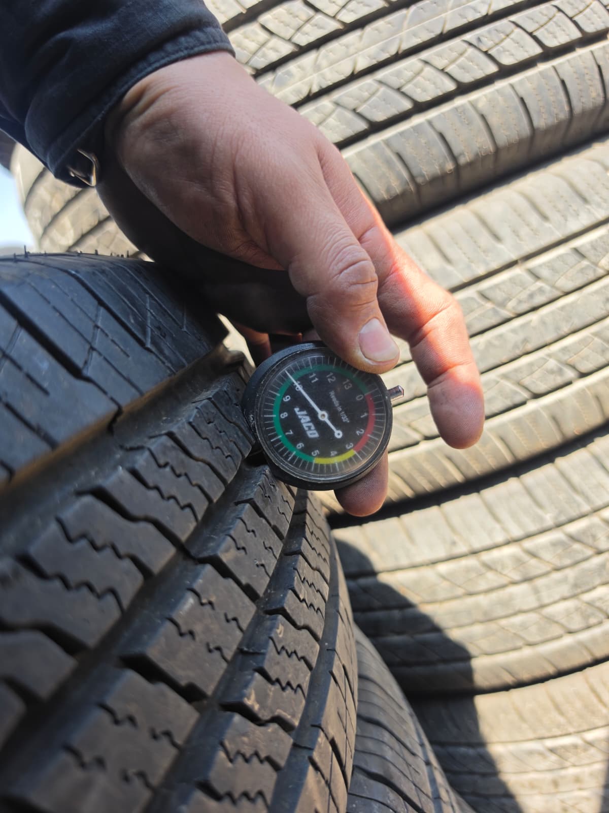225/65R17 Pair (2 Used Tires) Lionhart Lionclaw HT