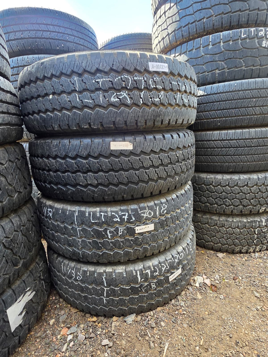 LT275/70R18 Set (4 Used Tires) Bridgestone Dueler
