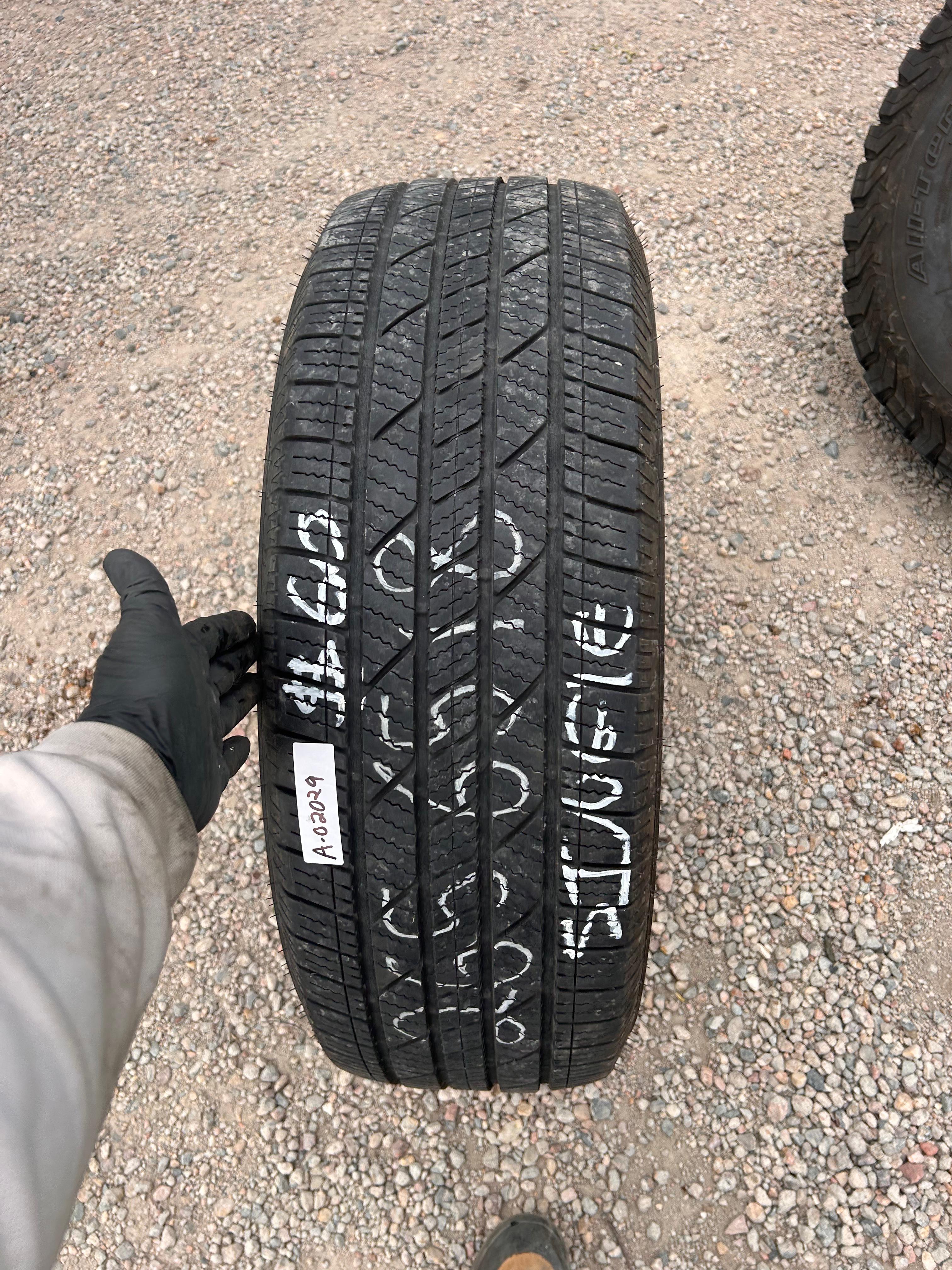 265/65R18 Single (1 Used Tire) Bridgestone Dueler LX
